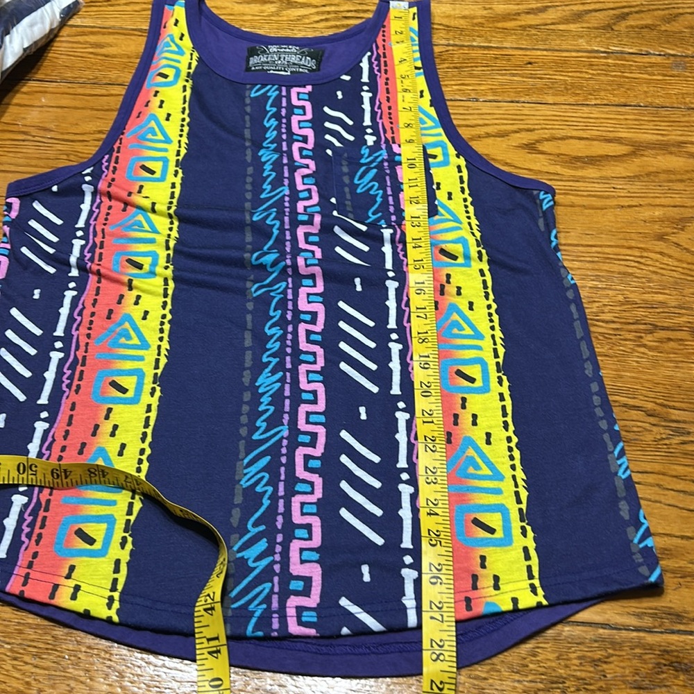 Broken Threads Vintage top. Tank style. Size Large. - Picture 9 of 10